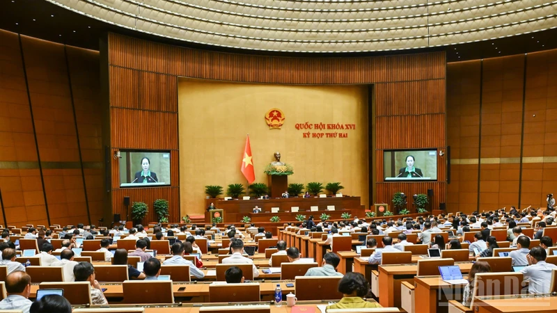 越南國會20日審議刑訴法修訂及犯罪資產追回試點等草案 · 報道配圖