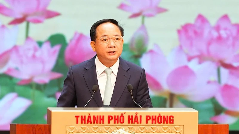 郑文决在纪念典礼上发言