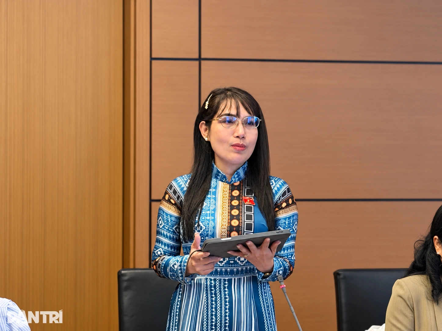 越南国会代表讨论加薪与物价:称加薪喜悦不完整 · 报道配图