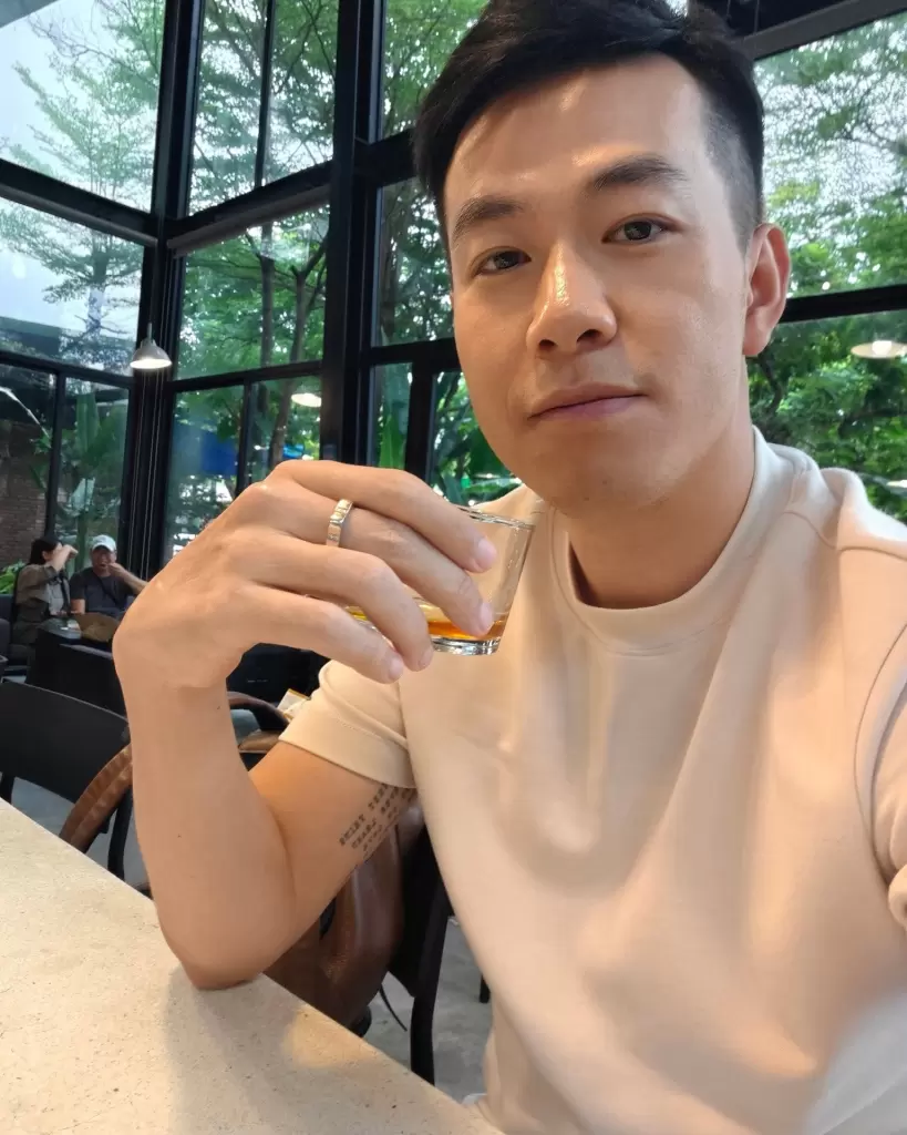 越南娛樂圈男歌手曾擔任德語講師