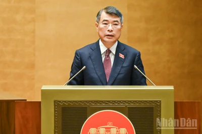 政府总理黎明兴作关于2026年经济社会发展计划、国家预算执行情况及2027年经济社会发展计划预期的报告。