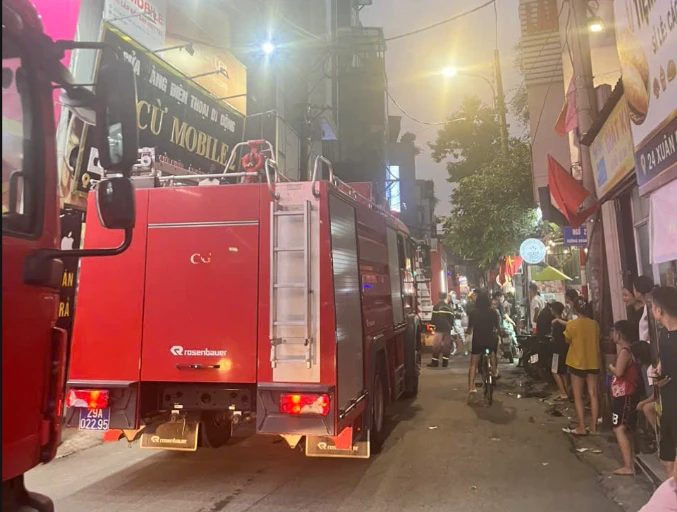 河內春頂巷民宅起火 消防到場約一小時後撲滅 · 報道配圖
