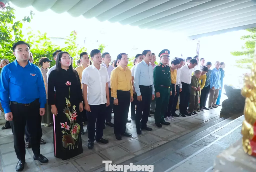 乂安长盆遗迹区举行13名烈士第58次忌日纪念活动 · 报道配图
