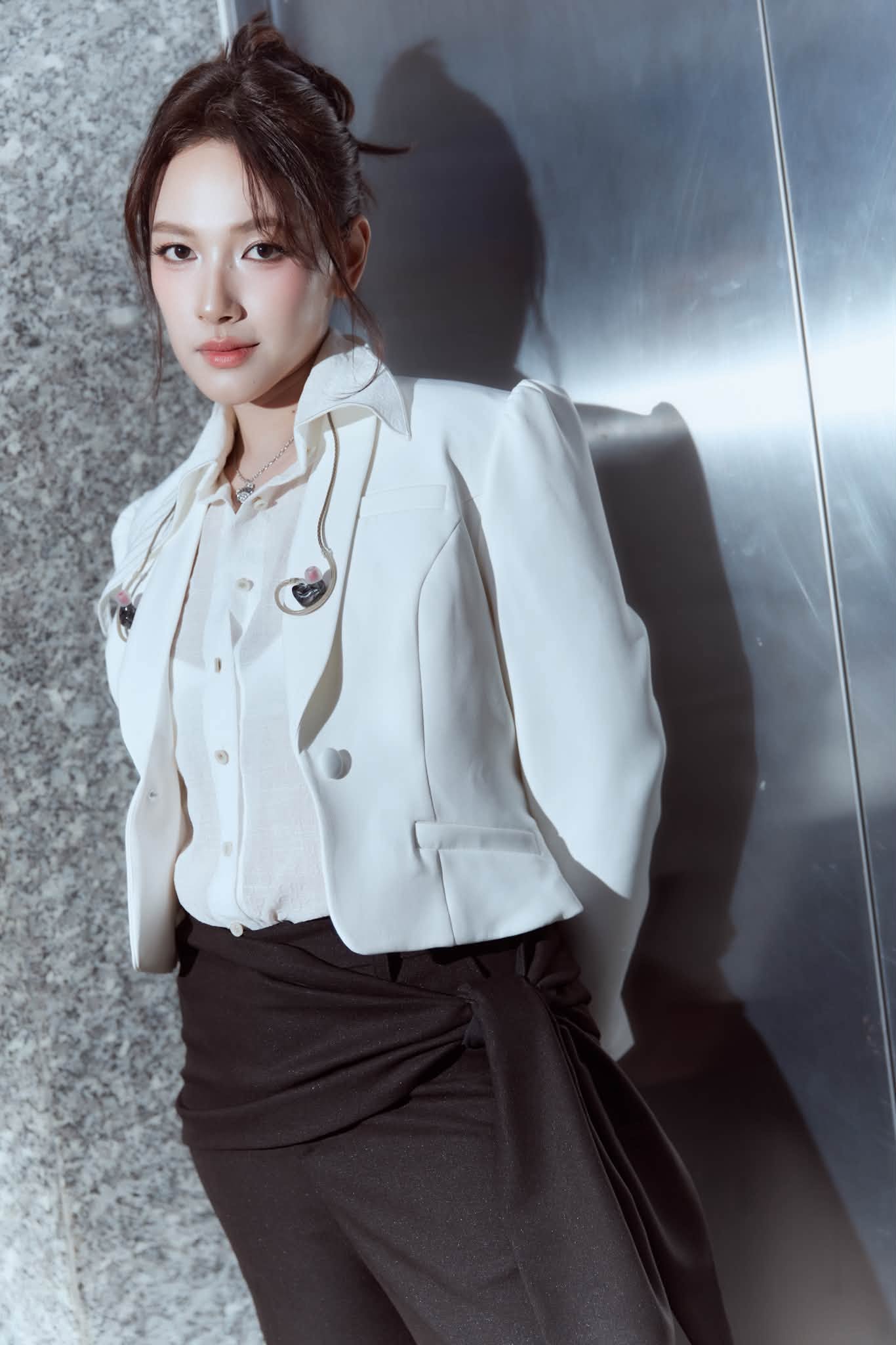 越南歌手刚获全球最美提名:山松MV中463万播放量的女主角,网络热议却未能走红——图6