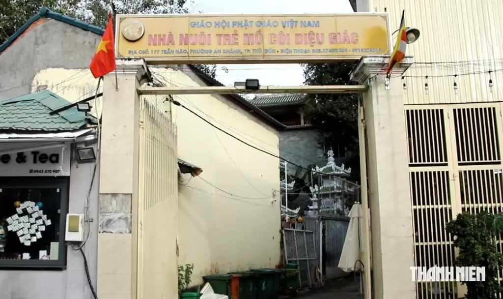 被寺廟收留的四名被遺棄兒童