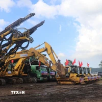 乂安要求荣市—清化高速承包商加快施工并管控材料 · 报道配图