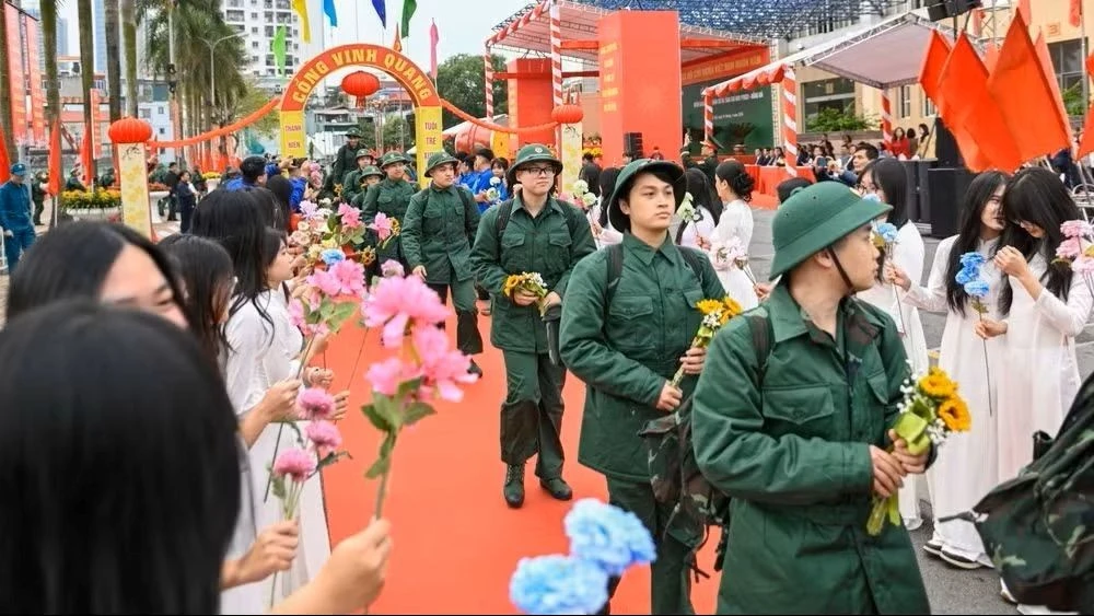 越南国防部拟修法提高军士士兵及家属多项补助 · 报道配图