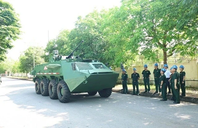 2026年国防展上展示的T-1坦克和XTC-03装甲车
