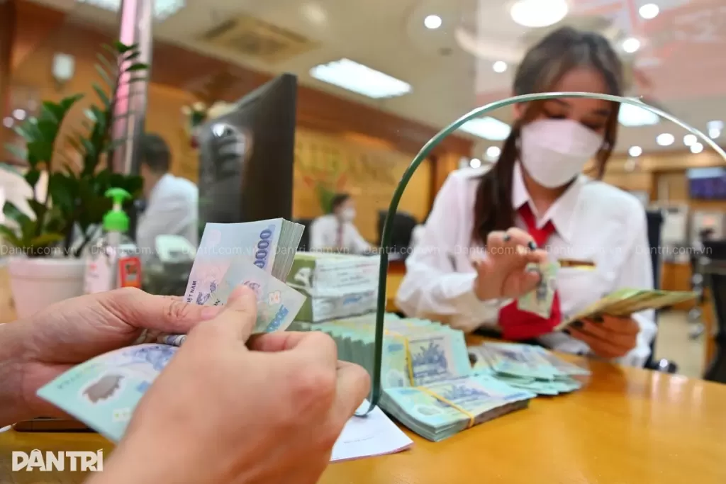 越南VN-Index周一收跌逾16点至1690点,银行股集体走弱 · 报道配图