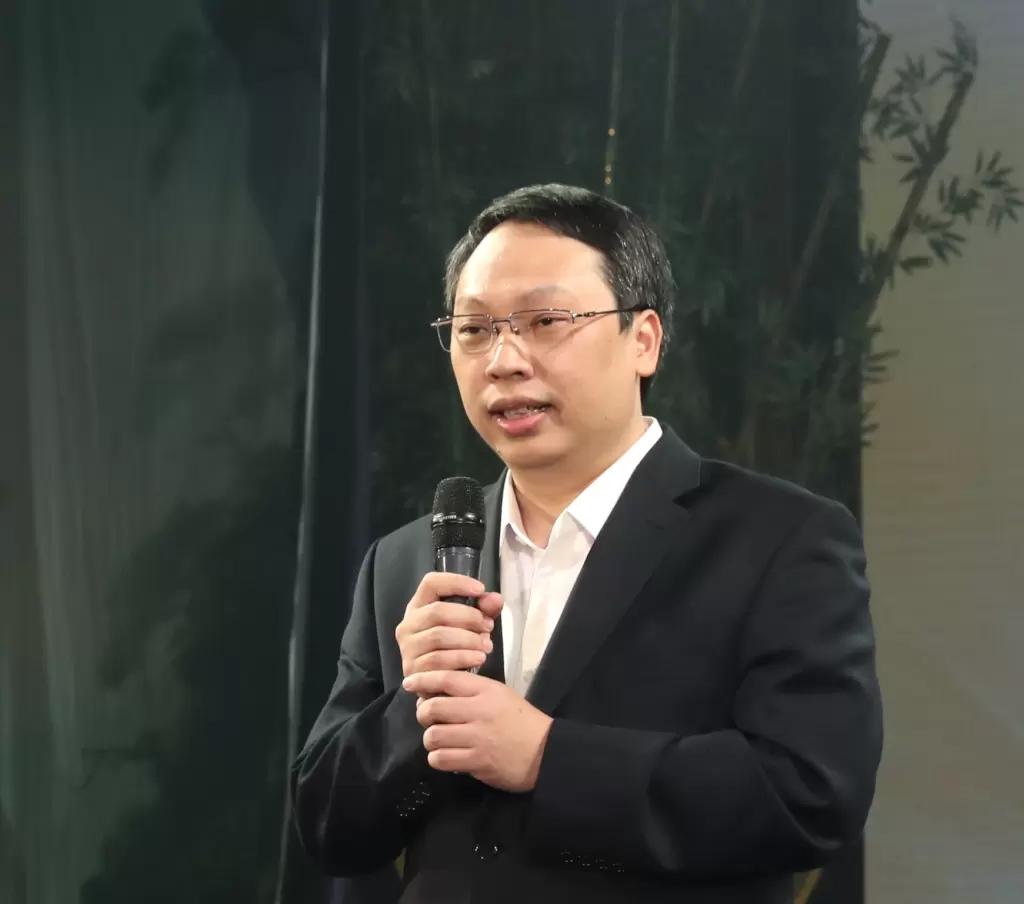 河内中央马戏院推出科技融合演出《奇宴》 · 报道配图