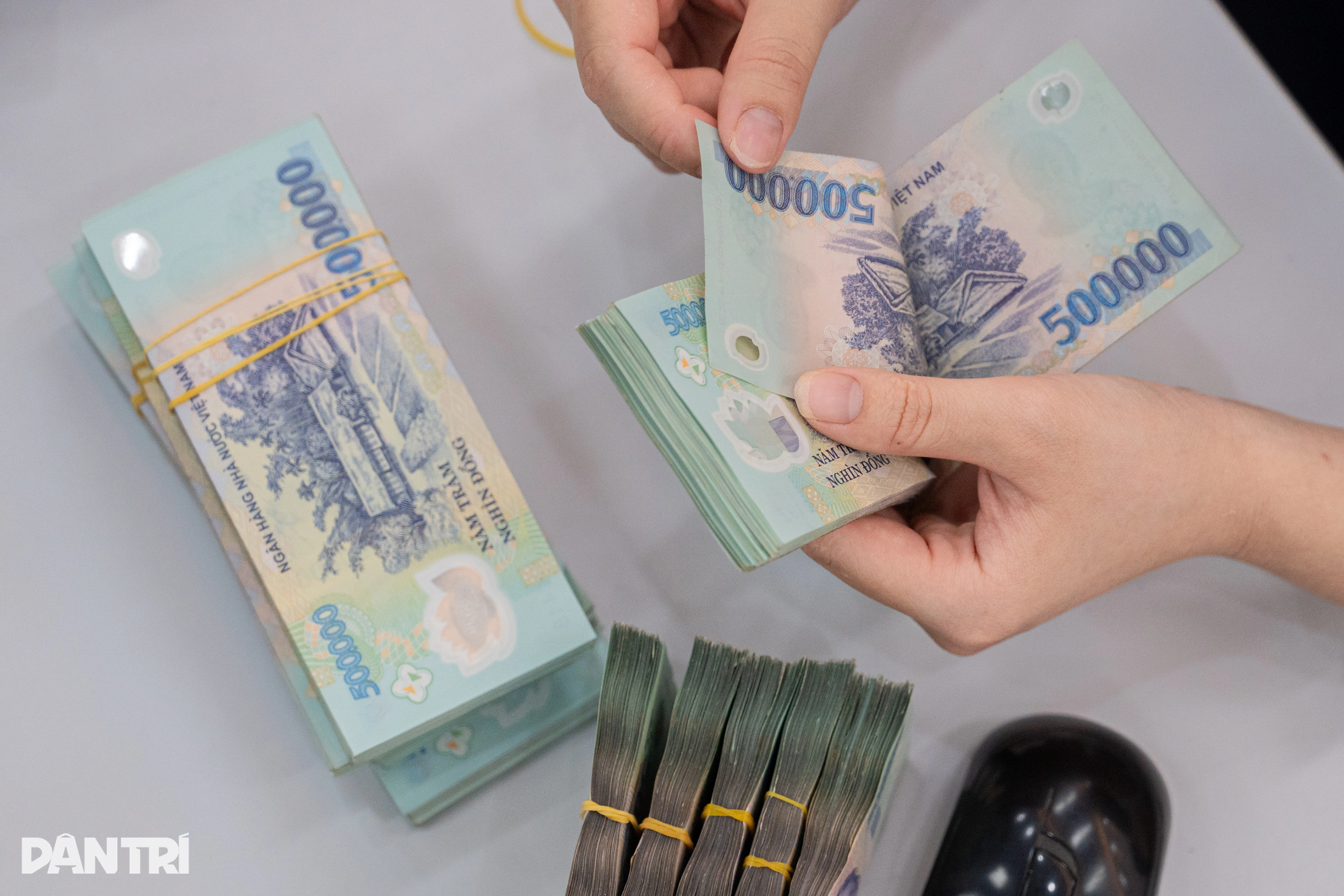 越南国家银行要求银行下调6个月以上存款利率至少0.5个百分点 · 报道配图