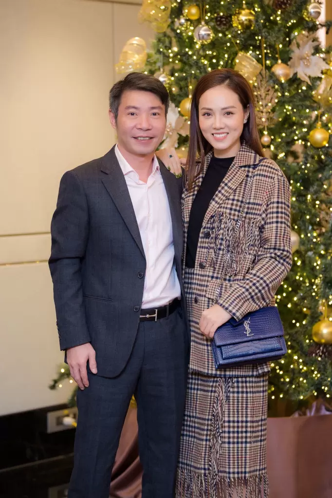 公理艺人妻子称与丈夫两名继子女关系“完全正常” · 报道配图