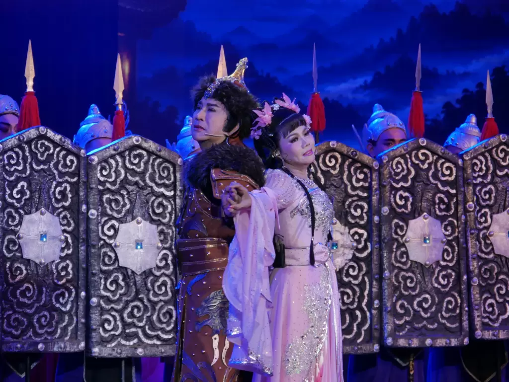 越南艺术家金秀龙举行60岁生日纪念live show · 报道配图