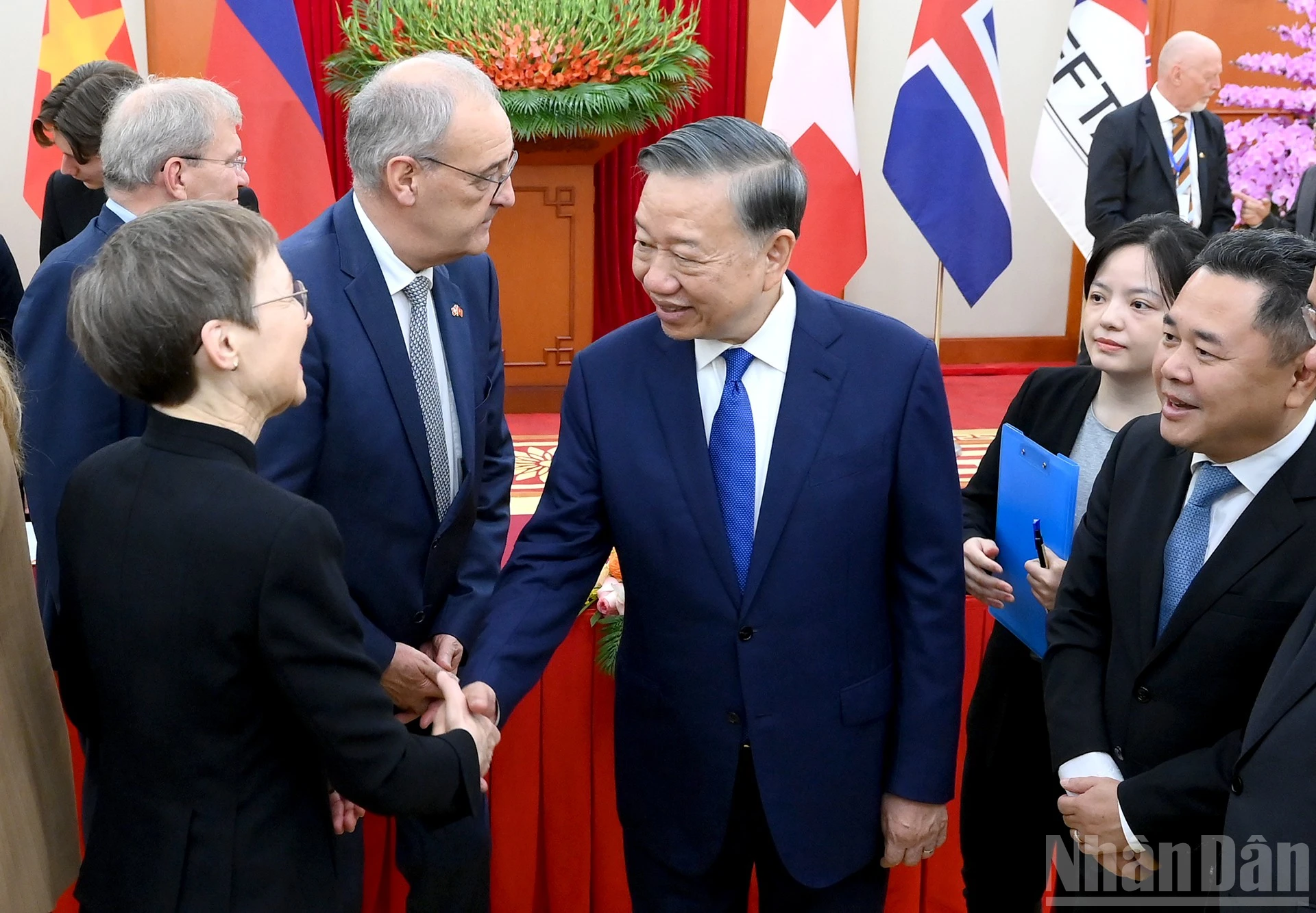 越南与欧洲自由贸易联盟四国正式签署自贸协定 · 报道配图