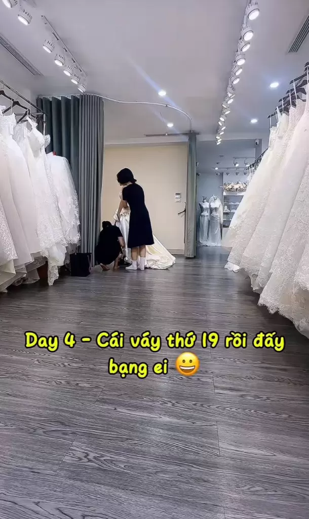 越南演員王英舉行訂婚儀式,未婚妻阮玉梅身份曝光 · 報道配圖