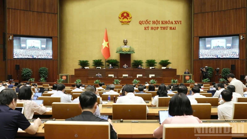 越南国会审议社保法修订草案 拟2027年3月生效 · 报道配图