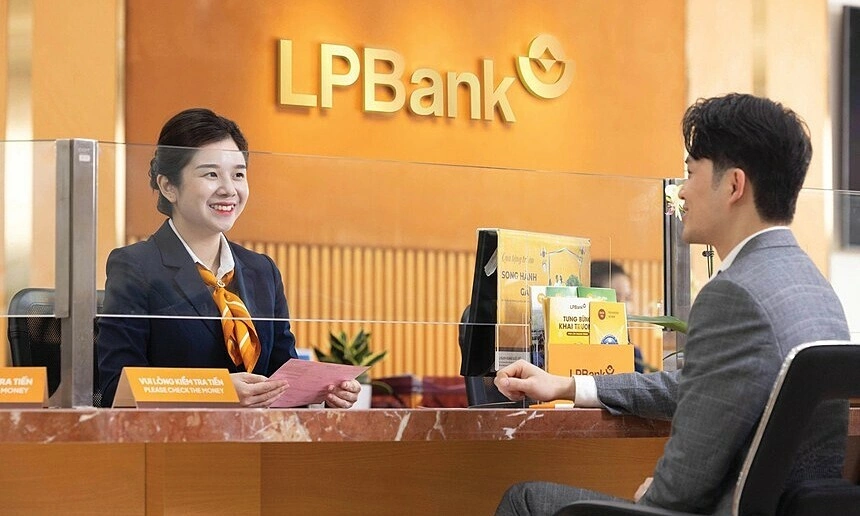 越南国家银行要求降息后,LPBank下调存贷款年利率 · 报道配图