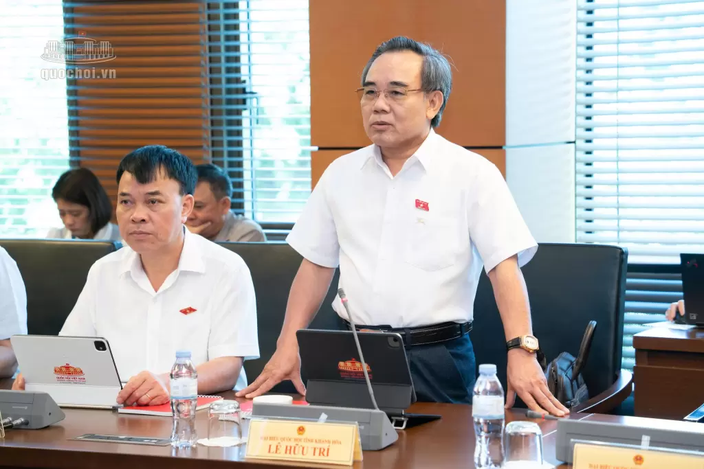 建设精通业务、政治立场坚定、道德纯洁的律师队伍。