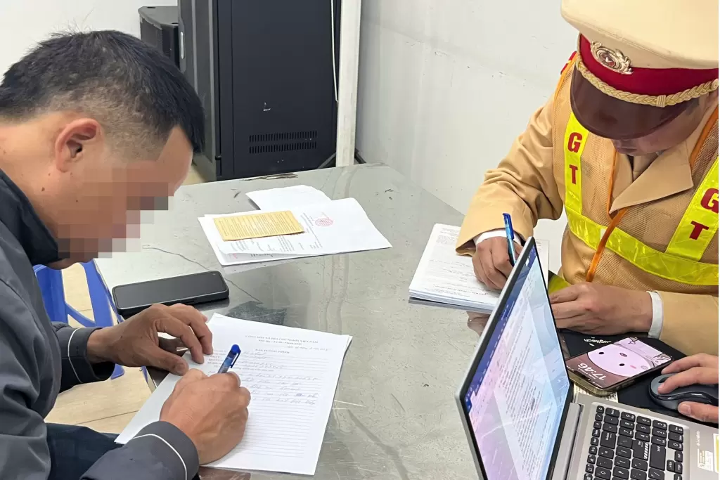 越南交警部门拟推交通违法在线缴罚，免赴警局办理 · 报道配图