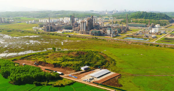 越南榕桔炼油厂扩建项目场地平整完成逾85% · 报道配图