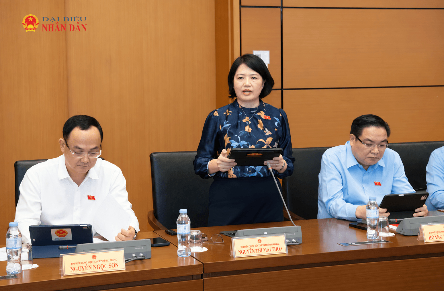 越南国会代表称选民欢迎免学费与年度体检政策 · 报道配图
