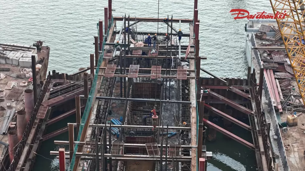 河内上吉桥开工一年 三座主塔墩桩基基本完成 · 报道配图
