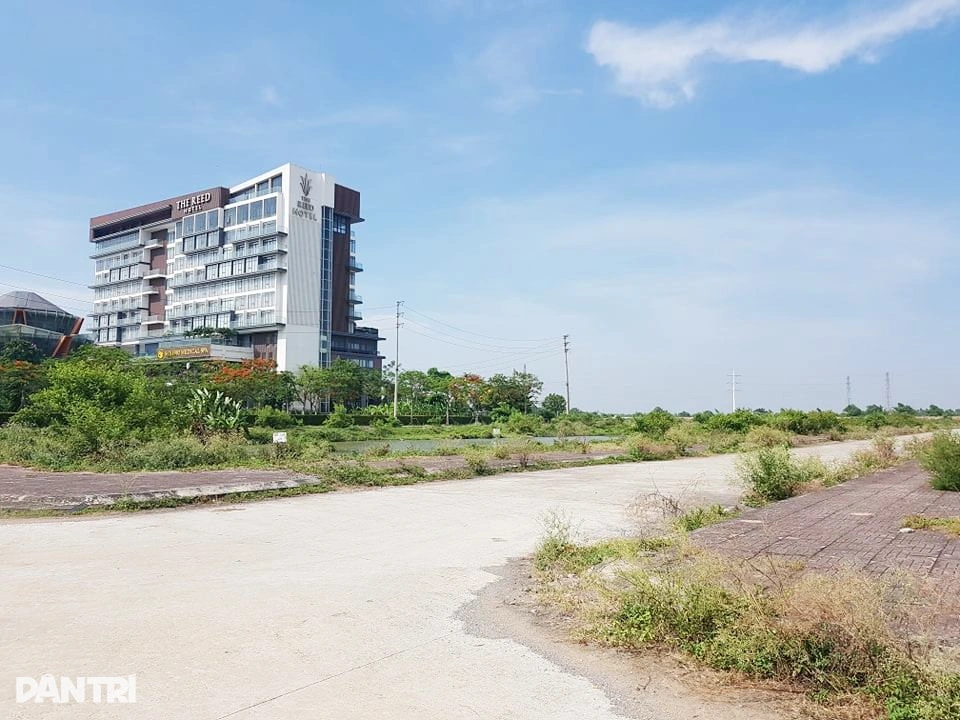 荒置地块的道路和人行道基础设施