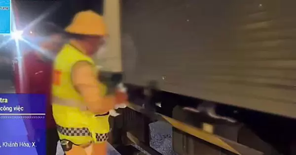 芽莊—金蘭高速一貨車司機無證駕駛,司機與車主共被罰近8000萬越南盾 · 報道配圖