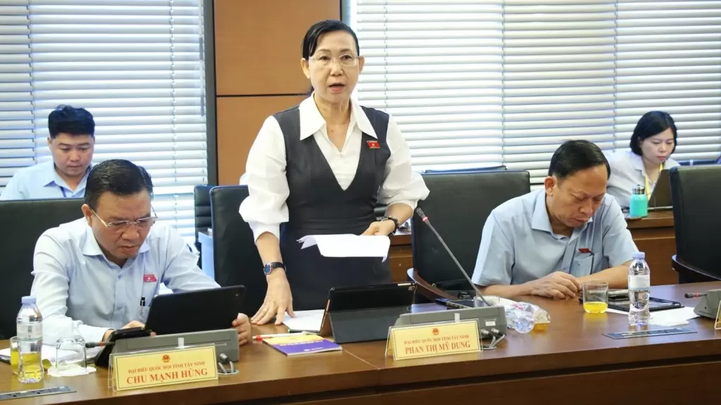 越南国会审议律师法修订草案 拟扩大法律援助人员免实习范围 · 报道配图