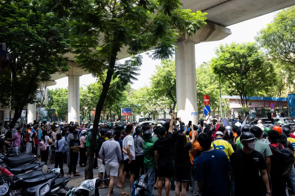 河内春水街两摩托车碰撞后女子遭公交车碾压身亡 · 报道配图