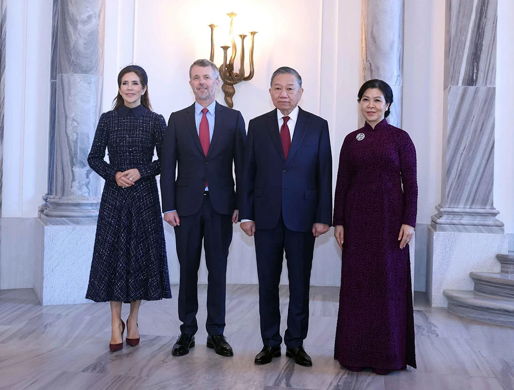 苏林与夫人吴芳璃会见丹麦国王腓特烈十世与王后玛丽