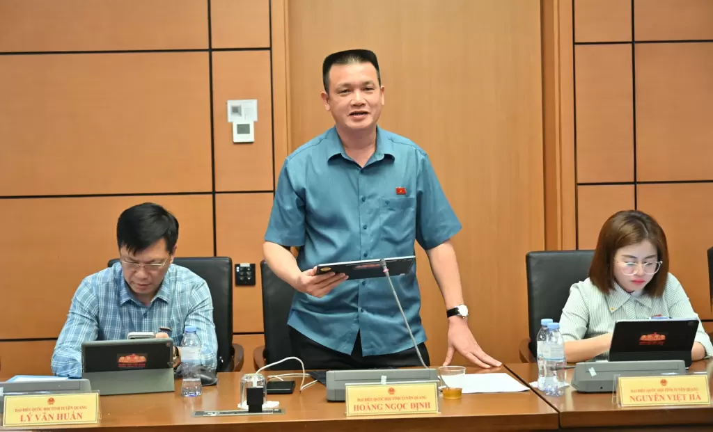 黄玉定在会议上发言