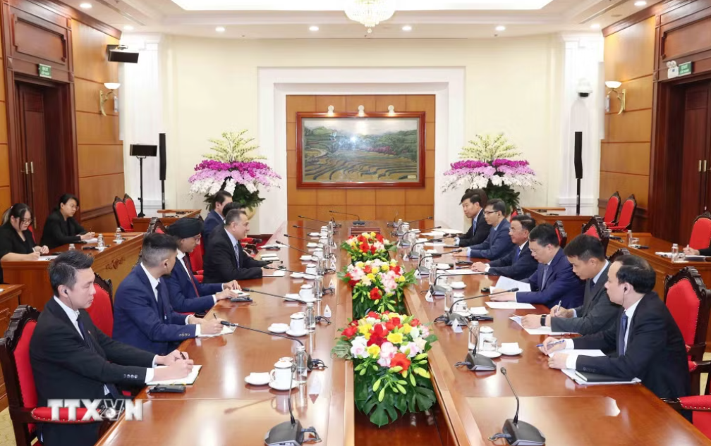 越共常务书记会见新加坡公共服务署代表团,商谈干部培训合作 · 报道配图