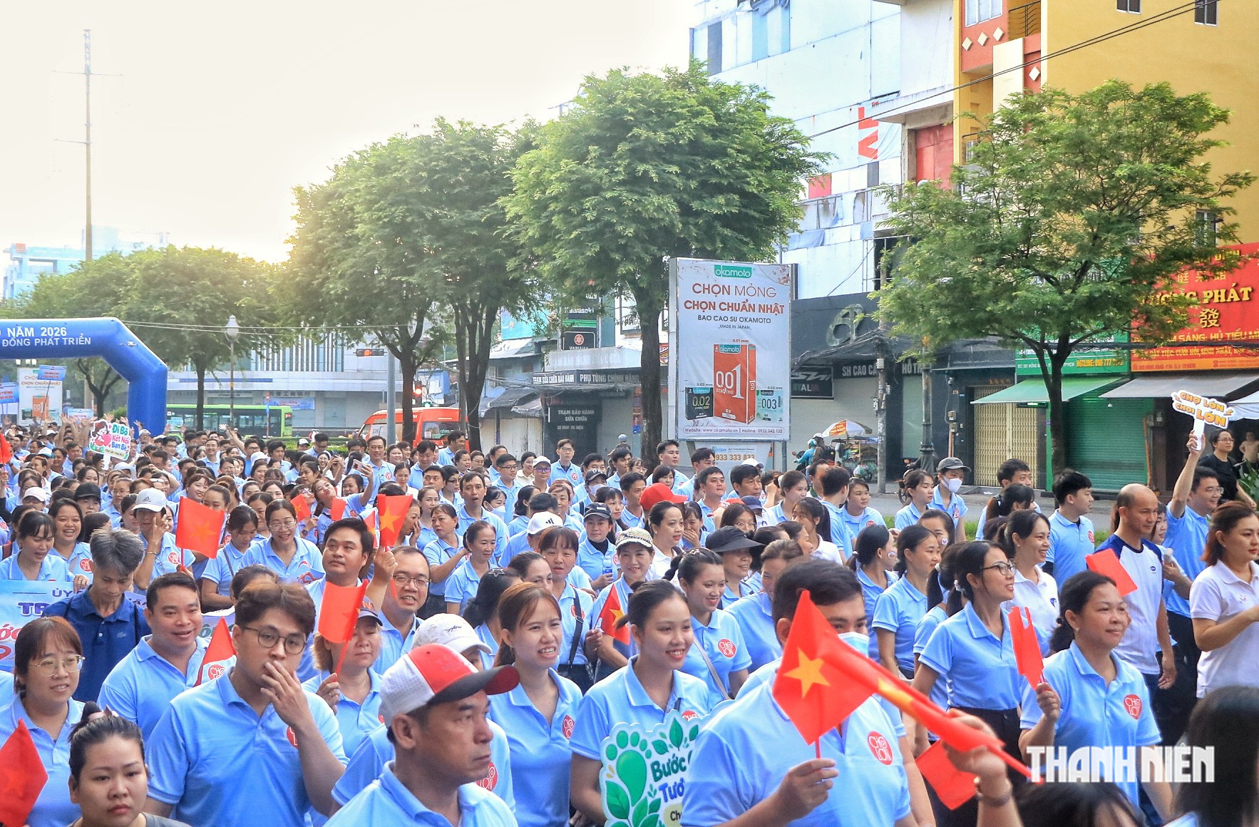 週日早上,超過1700人在胡志明市堤岸參加步行活動