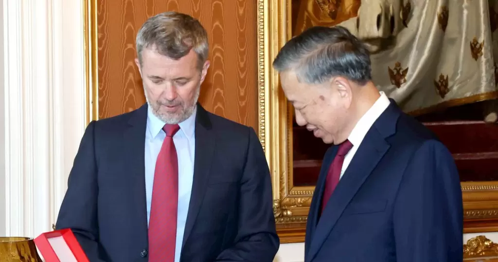 蘇林在哥本哈根會見丹麥國王，獲授大象勳章