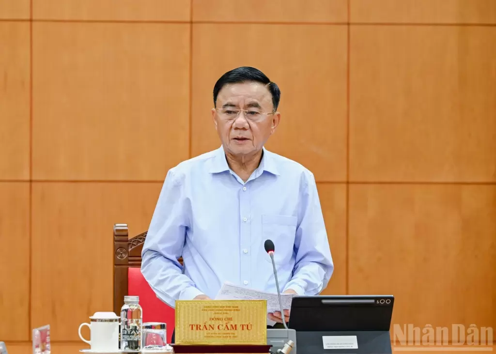 书记处常务书记陈锦绣在会上发言