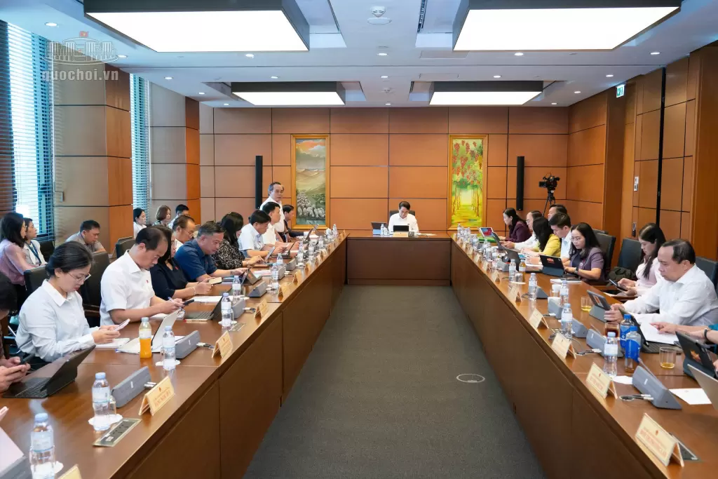 建设精通业务、政治立场坚定、道德纯洁的律师队伍。