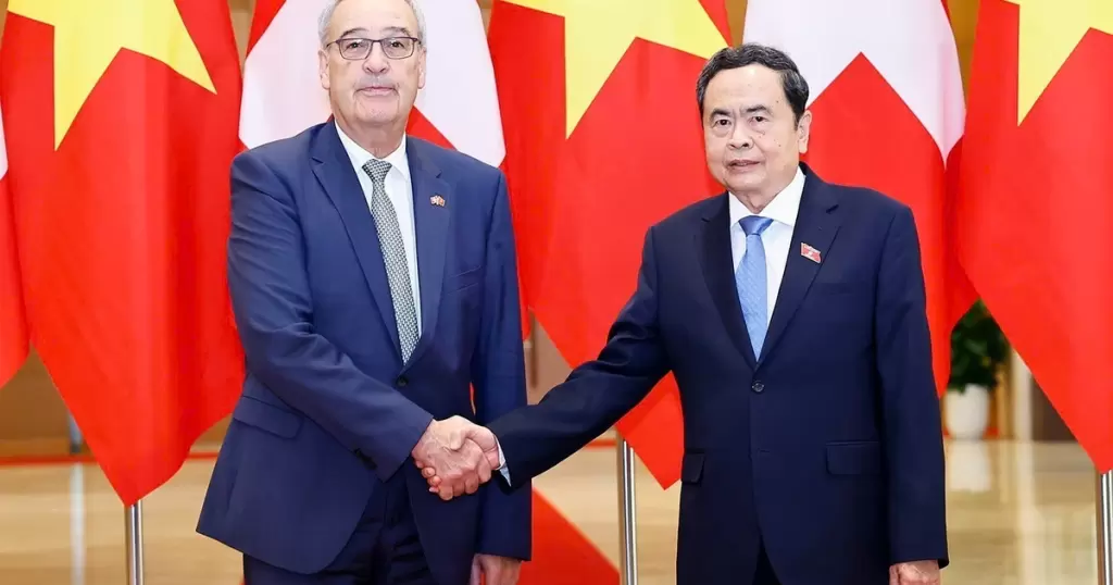 瑞士总统帕尔梅林访越 越南国会主席会见谈议会合作