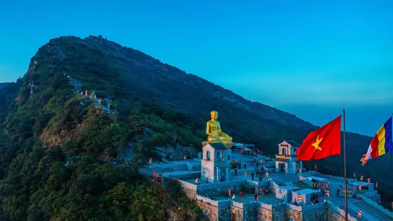 越南有一座山,一位国王曾放弃王位上山修行,如今已成为联合国教科文组织列入的世界遗产