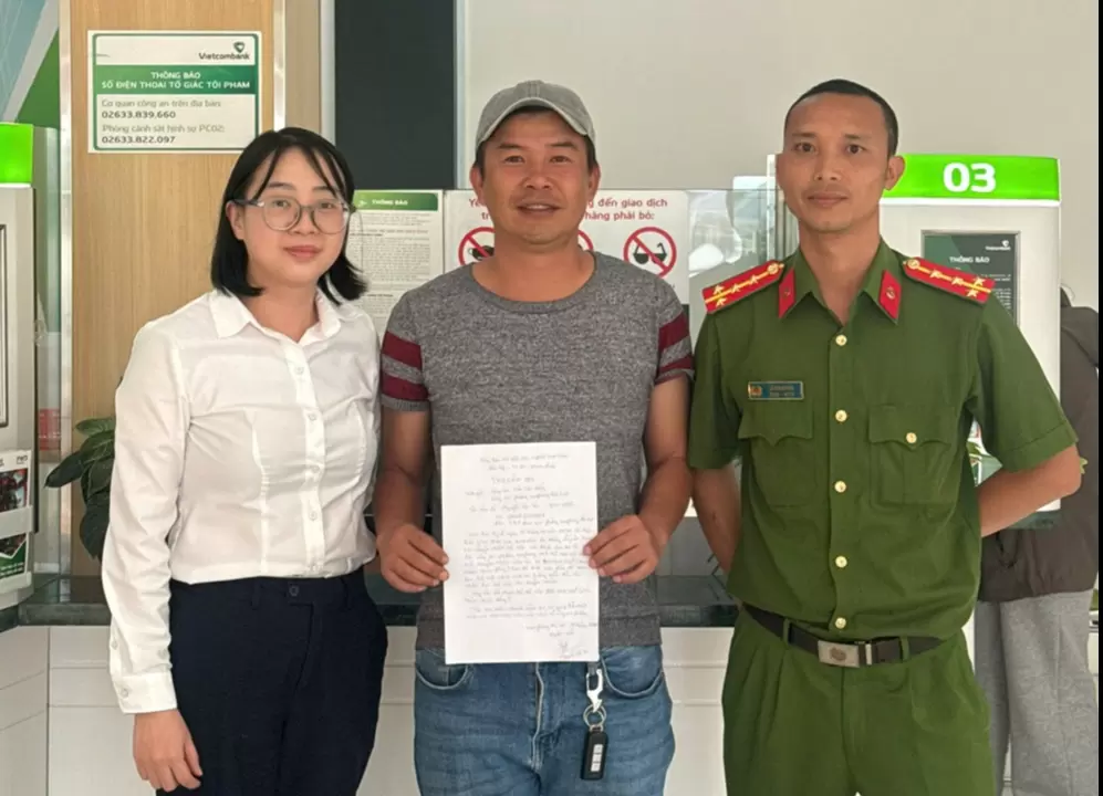 林同警方协助一名男子追回误转的9亿越盾 · 报道配图