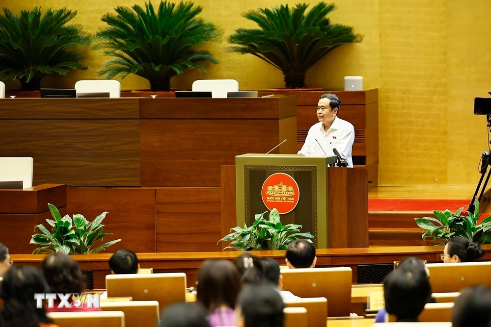 国会主席陈青敏发言