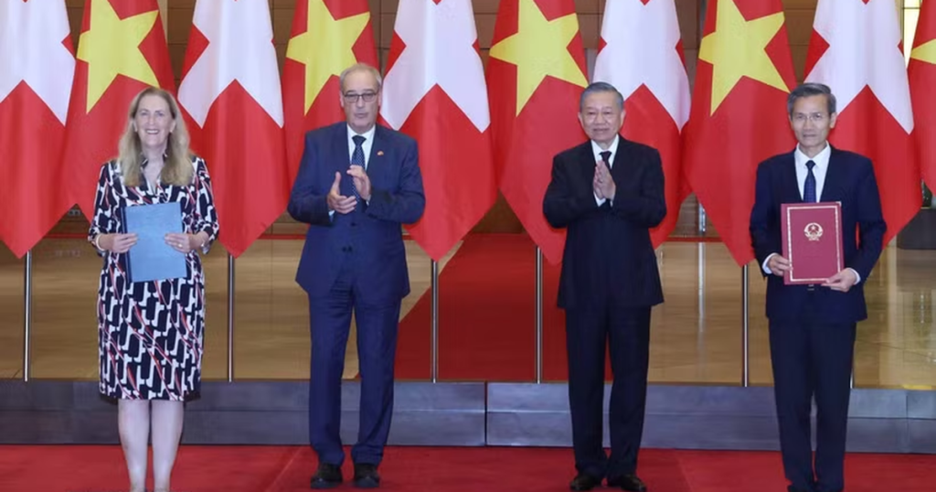 瑞士总统帕尔梅林结束访越 两国签署自贸协定