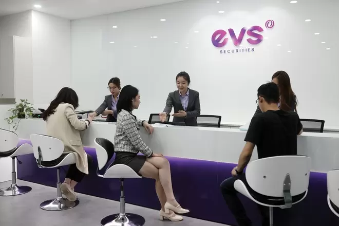 河内EVS证券三季度净亏逾420亿越盾，自营业务由盈转亏 · 报道配图