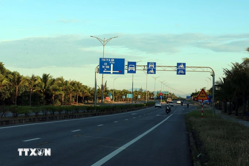 乂安沿海公路限速标志密集，公路管理部门要求核查拆除 · 报道配图