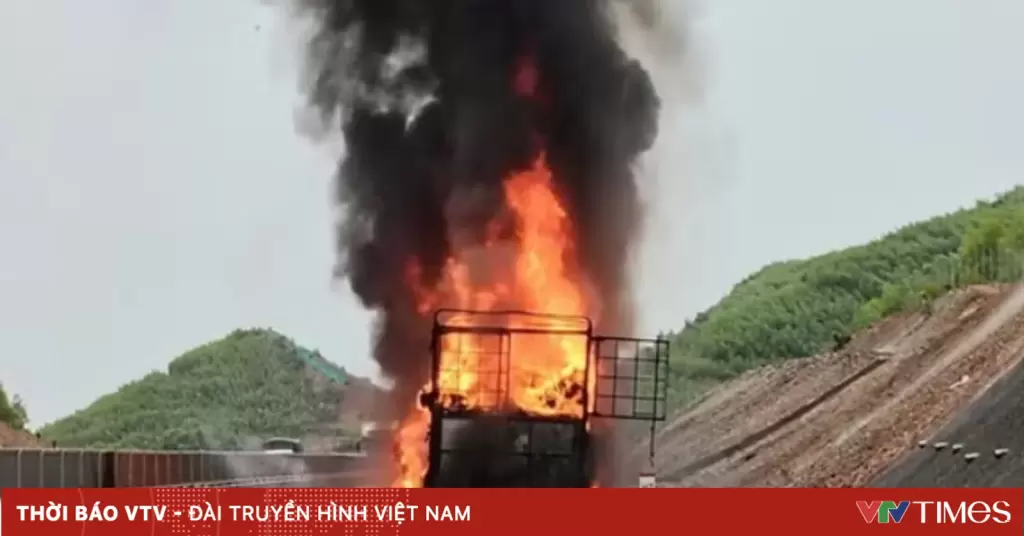 林同省潘切-油曳高速卡車起火 無人員傷亡