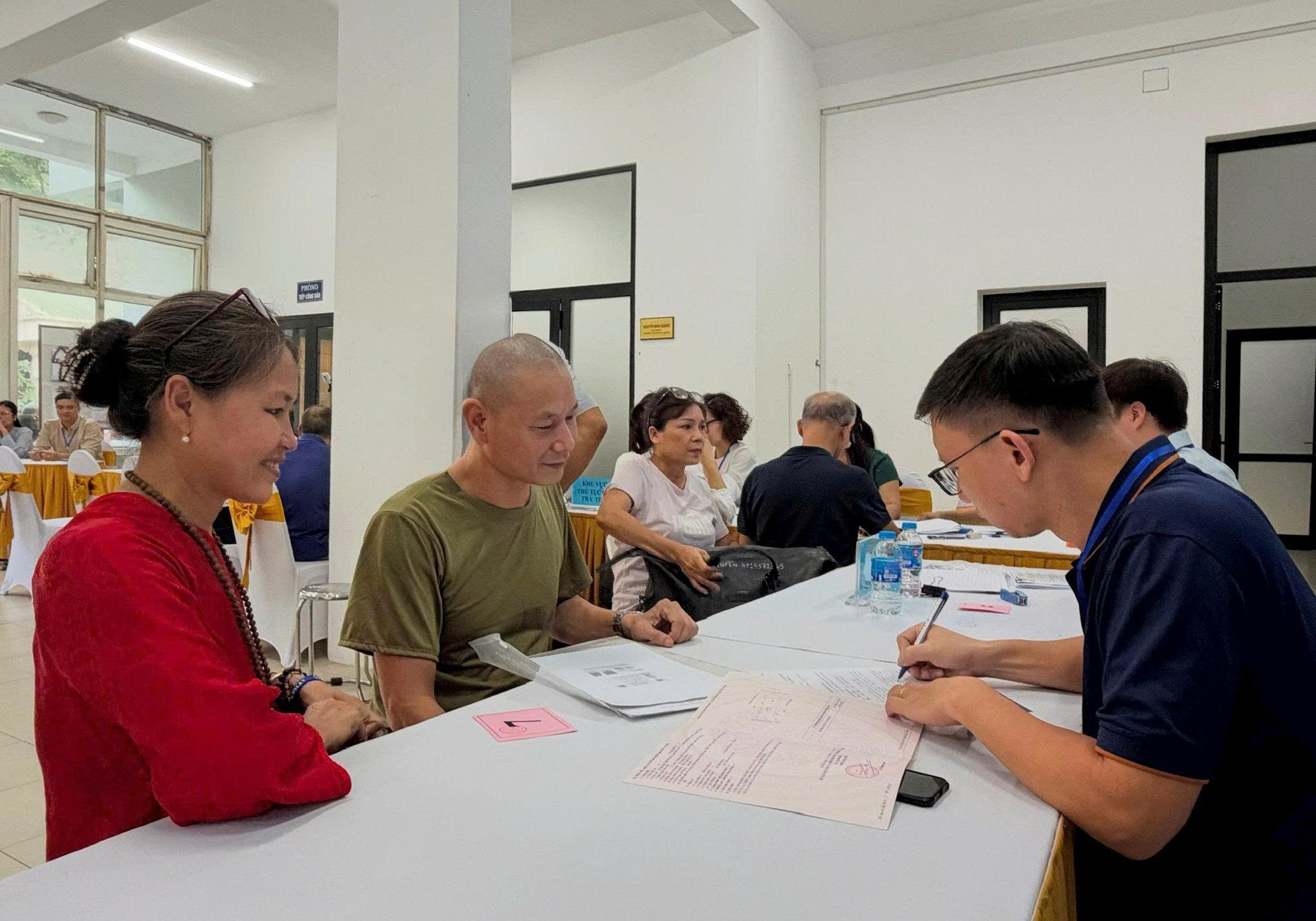 职能部门协助居民办理补偿款领取手续
