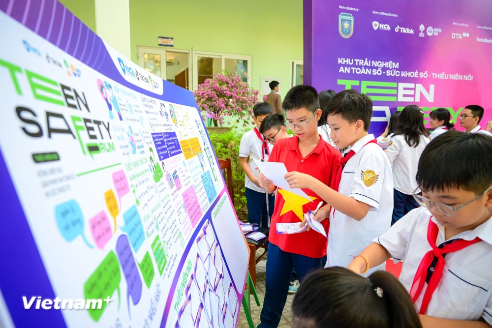 越南启动2026青少年网络安全校园巡回活动 · 报道配图