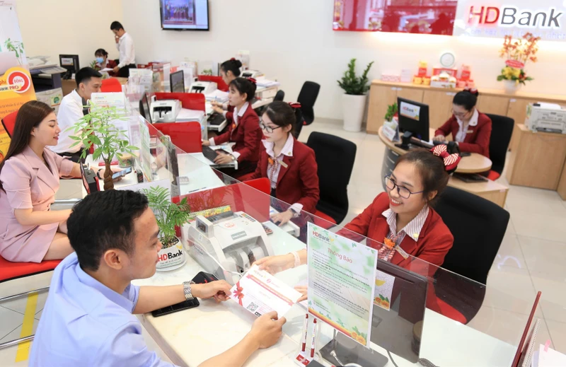 HDBank推出10万亿越盾信贷包 中小企业利率下调1.5个百分点 · 报道配图