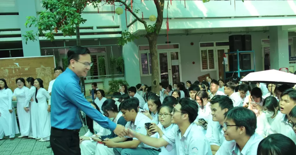 胡志明市阮賢高中舉辦青春期性教育講座 逾千名學生參加