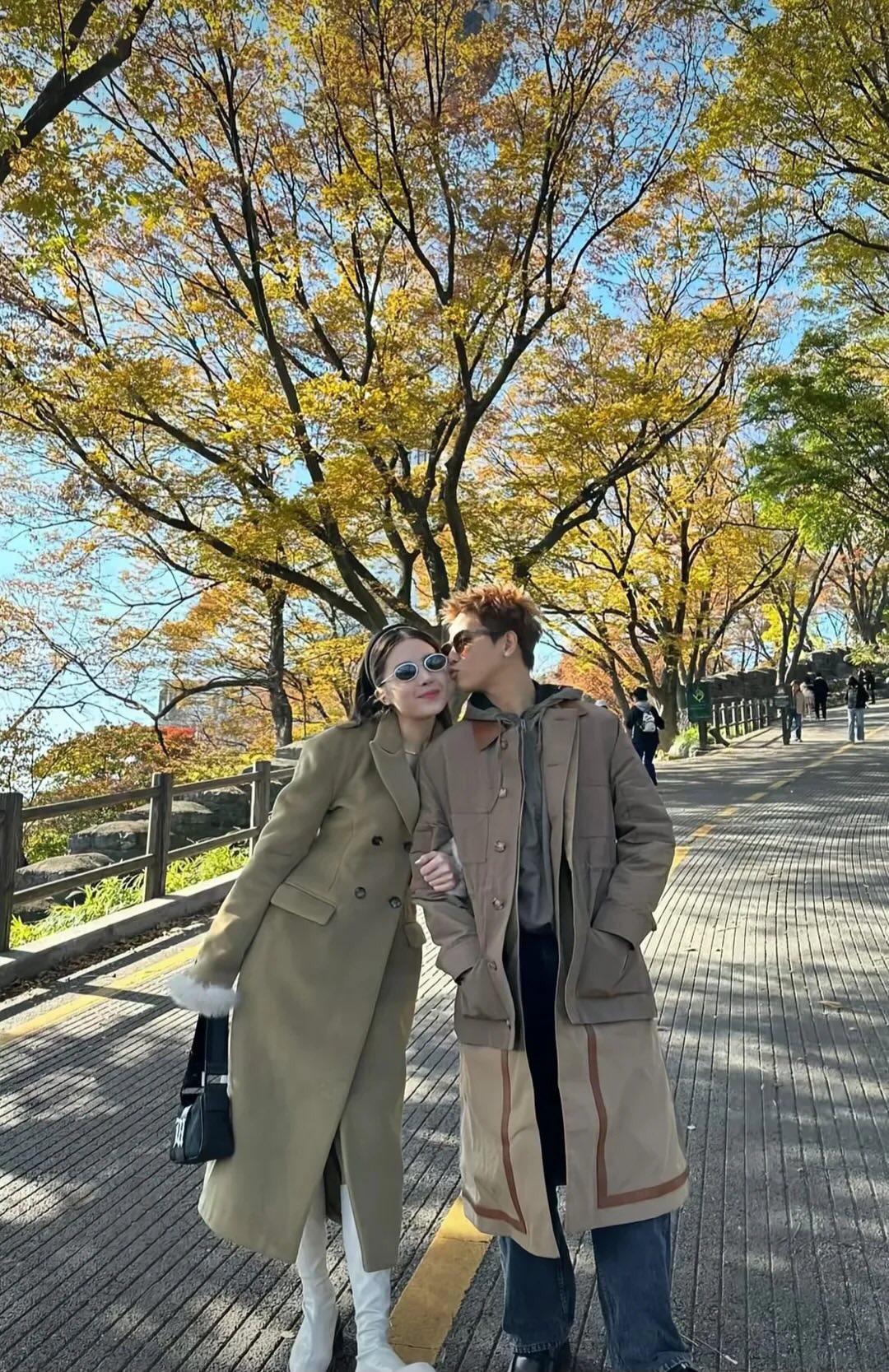 越南版《Running Man》预告片出现婚礼场景，引发Quân A.P婚讯猜测 · 报道配图